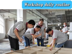 Instalasi uji coba lemari pameran pabrik setiap hari