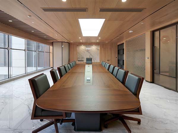 Blog perusahaan terbaru tentang Pengiriman furnitur kantor lengkap selesai: resepsi, ruang pertemuan, area staf, ruang tamu & kantor manajer.